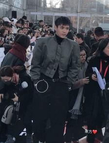 绿巨人吃瓜图片,吃瓜消暑乐翻天