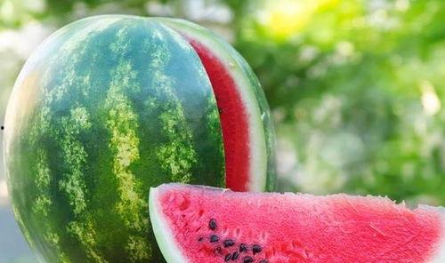 瓜老外吃西瓜的视频,一口咬下惊呼连连！  第3张